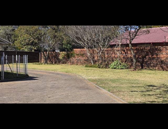 3 BEDROOM FREEHOLD FOR SALE IN NIMROD PARK